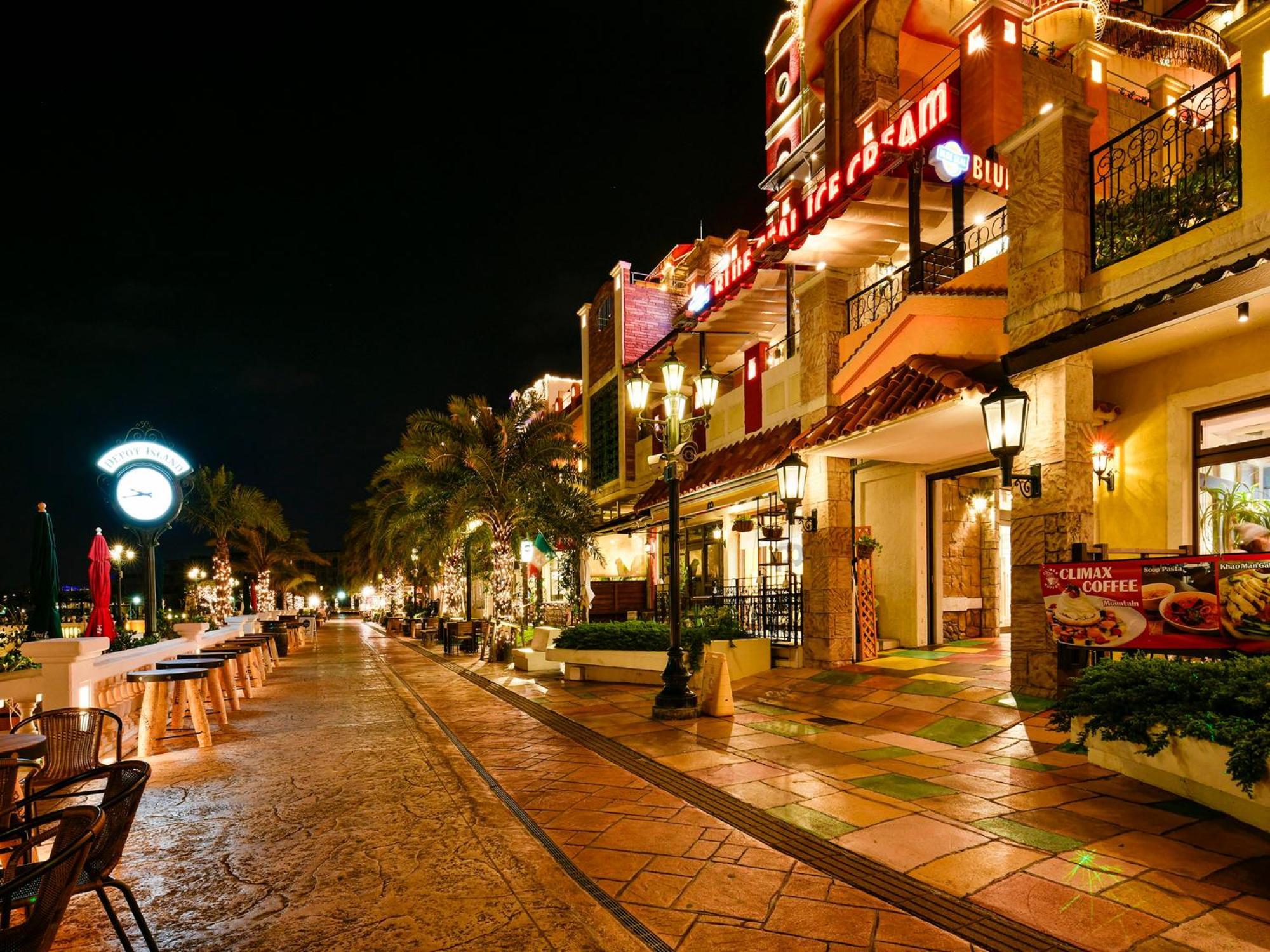 Vessel Hotel Campana Okinawa Chatan Exterior photo